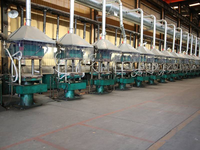 Several vulcanization machines are placed in the workshop.